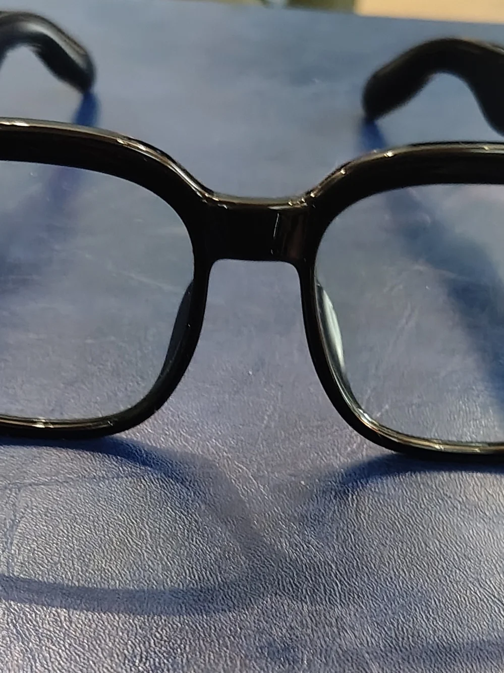 Black and Clear Frame Smart Glasses